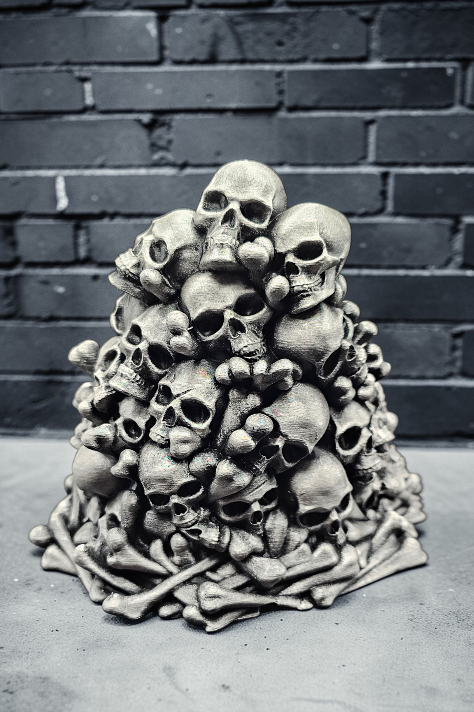 Skull Pile Phone Stand – Hand Painted, 3D Printed Gothic Desk Accessory (Pewter or Gold)