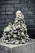 Skull Pile Phone Stand – Hand Painted, 3D Printed Gothic Desk Accessory (Pewter or Gold)