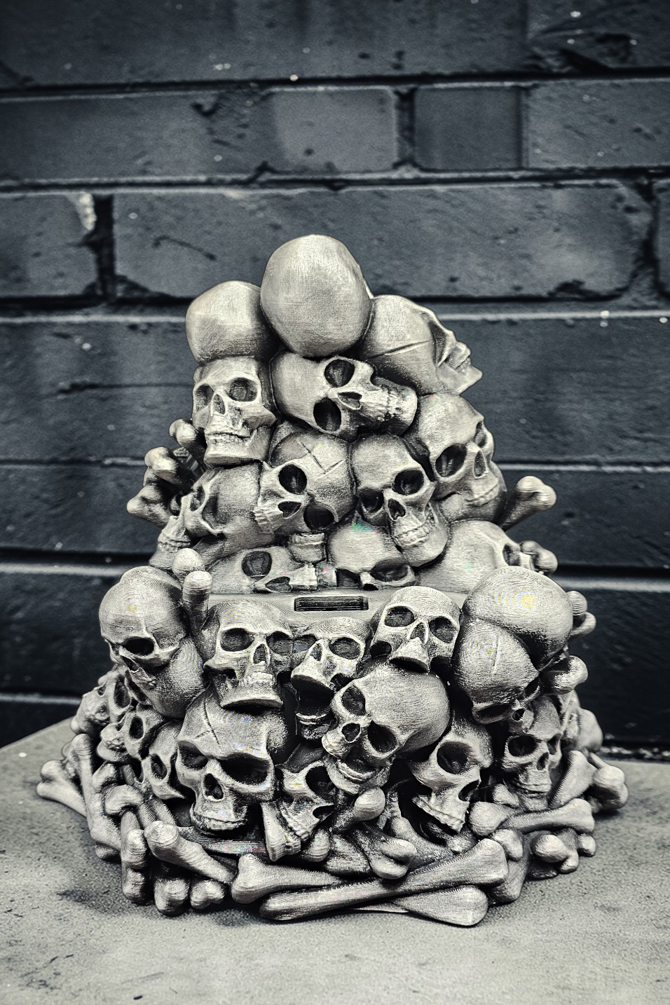 Skull Pile Phone Stand – Hand Painted, 3D Printed Gothic Desk Accessory (Pewter or Gold)