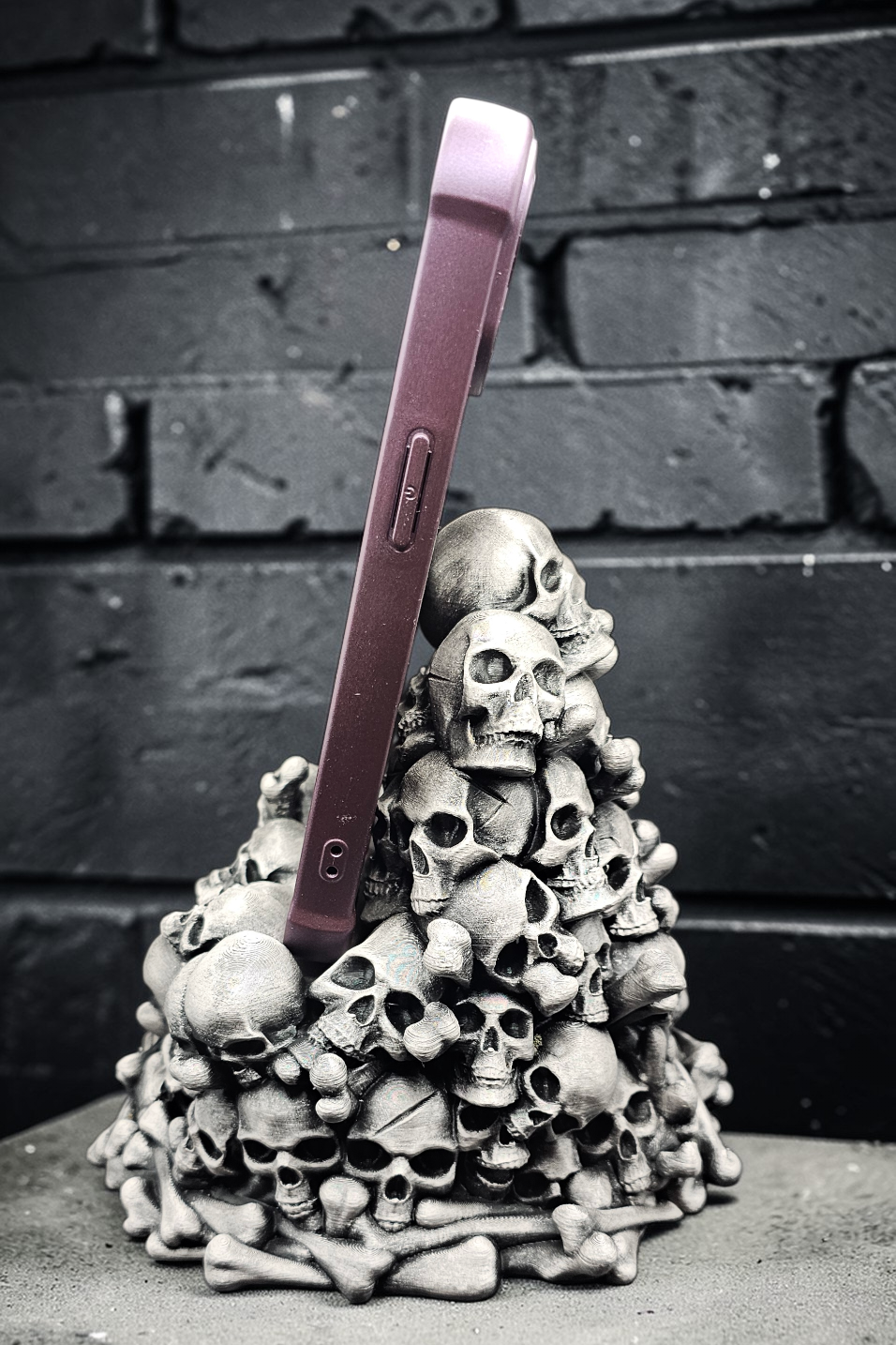 Skull Pile Phone Stand – Hand Painted, 3D Printed Gothic Desk Accessory (Pewter or Gold)